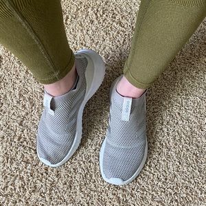 Slip on adidas tennis shoes
